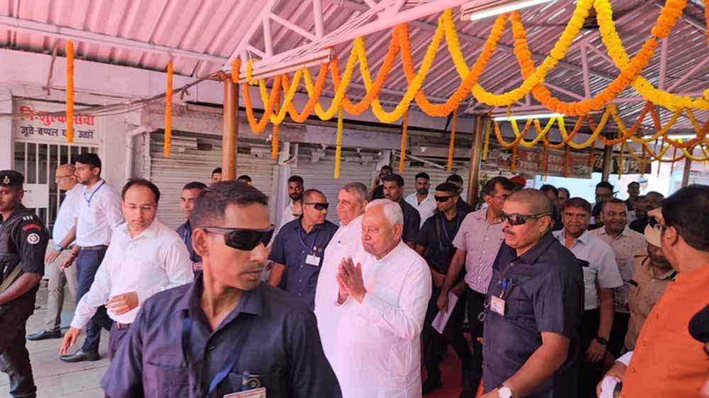 पितृपक्ष मेले की तैयारियों का सीएम नीतीश ने किया निरीक्षण, विष्णुपद मंदिर में की पूजा