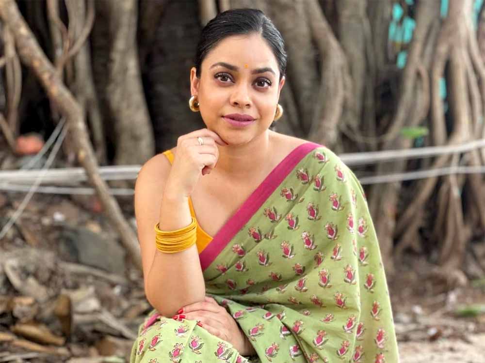 कपिल शर्मा की ऑन-स्क्रीन बीवी की कार पर हमला, सुमोना ने पोस्ट हटाई कपिल शर्मा की ऑन-स्क्रीन बीवी की कार पर हमला, सुमोना ने पोस्ट हटाई