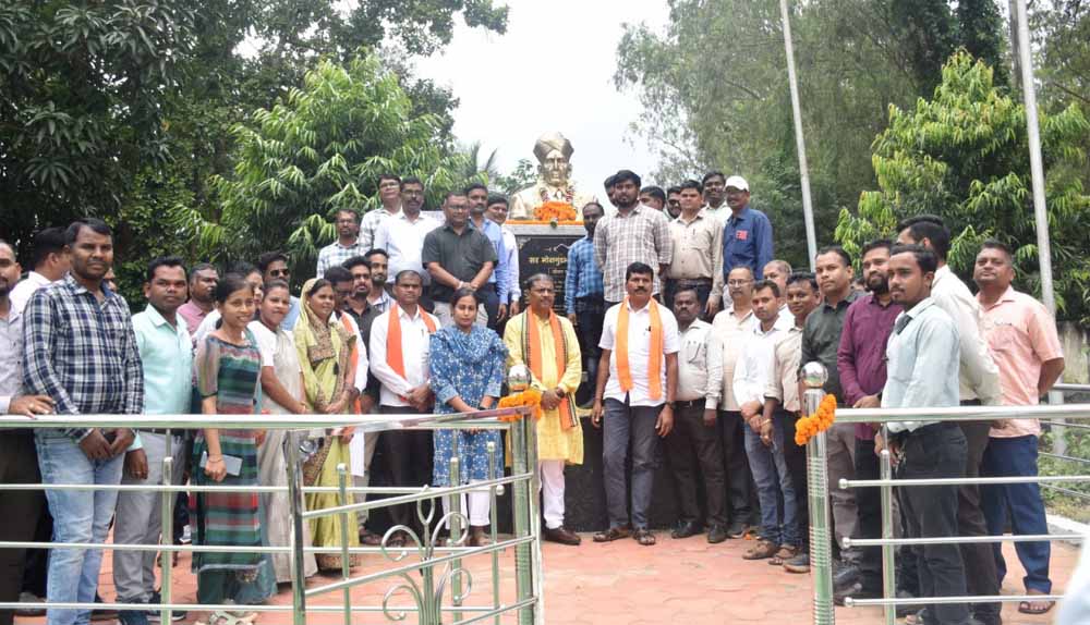 वन मंत्री केदार कश्यप ने किया भारत रत्न विश्वेश्वरैया को नमन वन मंत्री केदार कश्यप ने किया भारत रत्न विश्वेश्वरैया को नमन