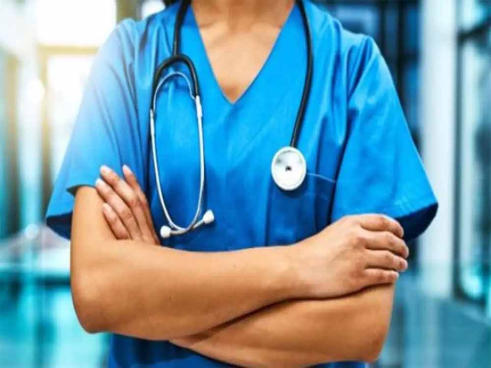 स्वास्थ्य सेवा में सुनहरा भविष्य: नर्सिंग करियर की राह स्वास्थ्य सेवा में सुनहरा भविष्य: नर्सिंग करियर की राह