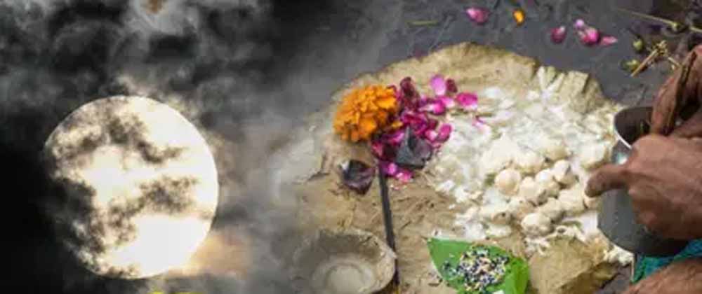 सर्वपितृ अमावस्या आज : पितरों की शांति हेतु इस मुहूर्त में करें तर्पण और श्राद्ध