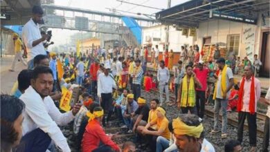 झारखंड: कुड़मी समाज का ‘रेल टेको-डहर छेको आंदोलन’, ट्रेन सेवाएँ ठप झारखंड: कुड़मी समाज का ‘रेल टेको-डहर छेको आंदोलन’, ट्रेन सेवाएँ ठप