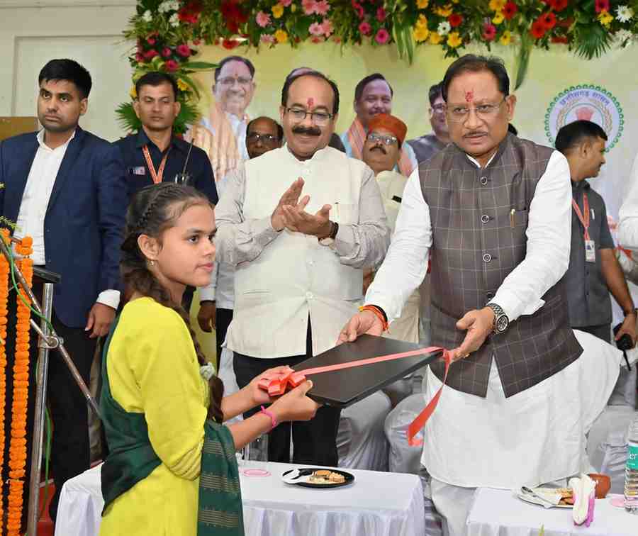 मुख्यमंत्री विष्णु देव साय ने रायगढ़ जिले के ग्राम गढ़ उमरिया में नवगुरुकुल का किया शुभारंभ मुख्यमंत्री विष्णु देव साय ने रायगढ़ जिले के ग्राम गढ़ उमरिया में नवगुरुकुल का किया शुभारंभ