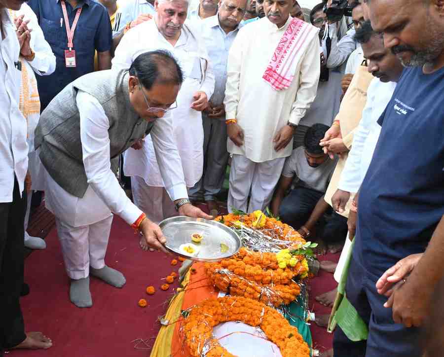 मुख्यमंत्री साय ने पूर्व प्रांत प्रचारक श्रद्धेय शांताराम जी को दी श्रद्धांजलि मुख्यमंत्री साय ने पूर्व प्रांत प्रचारक श्रद्धेय शांताराम जी को दी श्रद्धांजलि