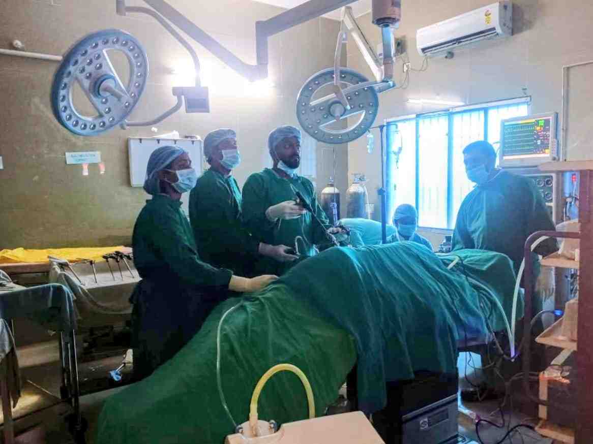 कोण्डागांव जिला अस्पताल ने रचा इतिहास, पहली बार लेप्रोस्कोपिक पद्धति से सफल किडनी ऑपरेशन कोण्डागांव जिला अस्पताल ने रचा इतिहास, पहली बार लेप्रोस्कोपिक पद्धति से सफल किडनी ऑपरेशन