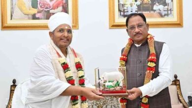 मुख्यमंत्री से पूज्य संत श्री असंग देव जी ने की सौजन्य भेंट