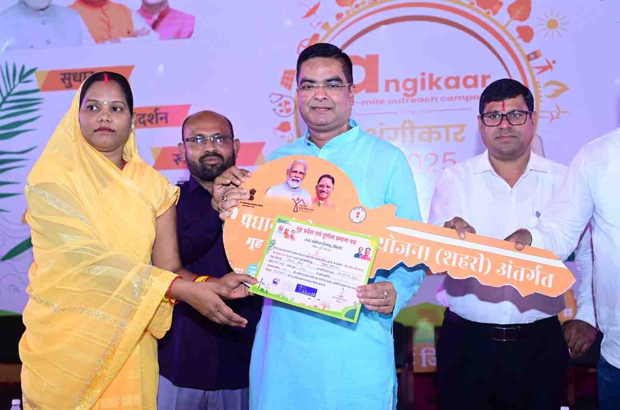 सेवा पखवाड़ा के शुभारंभ पर विधायक ने 38 किरायेदारों को सौंपी आवास की चाबी सेवा पखवाड़ा के शुभारंभ पर विधायक ने 38 किरायेदारों को सौंपी आवास की चाबी