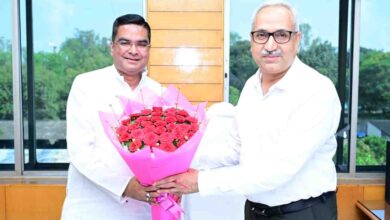 अस्पताल,स्कूल,खाली जमीन और बंद स्कूलों के मुद्दों को लेकर विधायक रिकेश सेन की निदेशक प्रभारी से हुई सार्थक चर्चा