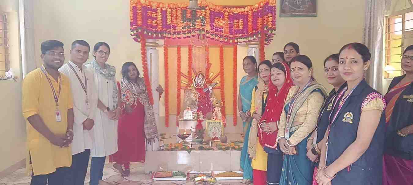 गरबा और डांडिया के बीच सरस्वती विहार स्कूल में मना नवरात्रि का पर्व गरबा और डांडिया के बीच सरस्वती विहार स्कूल में मना नवरात्रि का पर्व