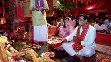 भिलाई में नवरात्रि पर्व की धूम, विधायक देवेंद्र यादव ने परिवार सहित माता रानी के दर्शन कर लिया आशीर्वाद
