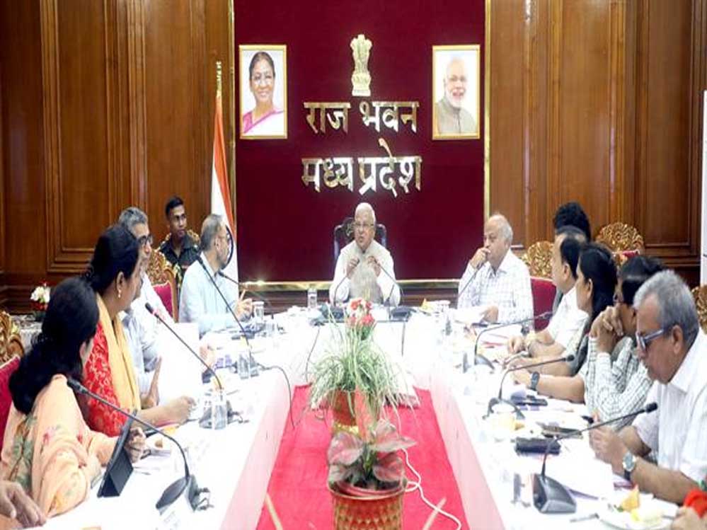 हाट बाजार में सिकल सेल और टीबी की स्क्रीनिंग कराएं: राज्यपाल पटेल