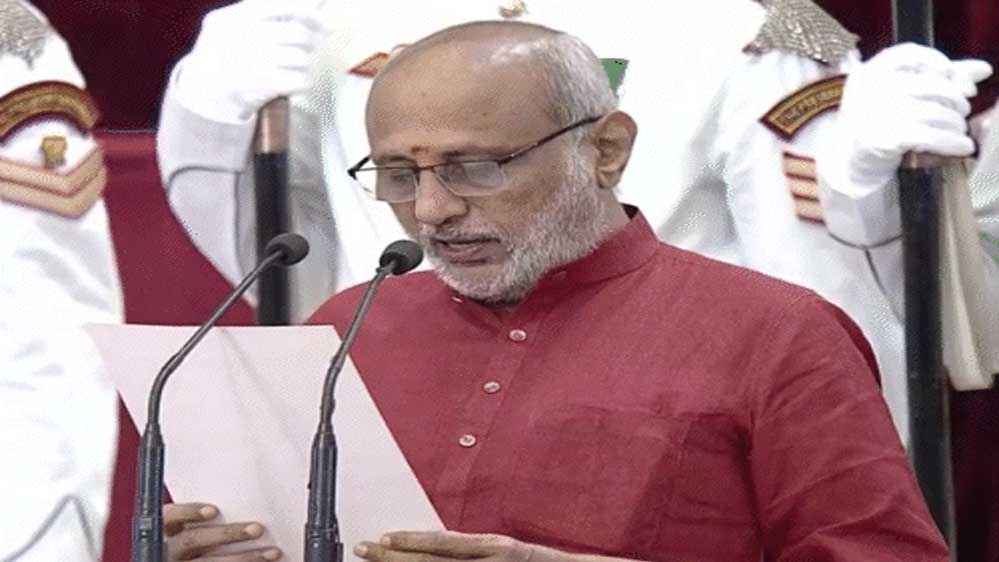 सीपी राधाकृष्णन बने देश के 15वें उपराष्ट्रपति, सितंबर 2030 तक संभालेंगे पदभार सीपी राधाकृष्णन बने देश के 15वें उपराष्ट्रपति, सितंबर 2030 तक संभालेंगे पदभार