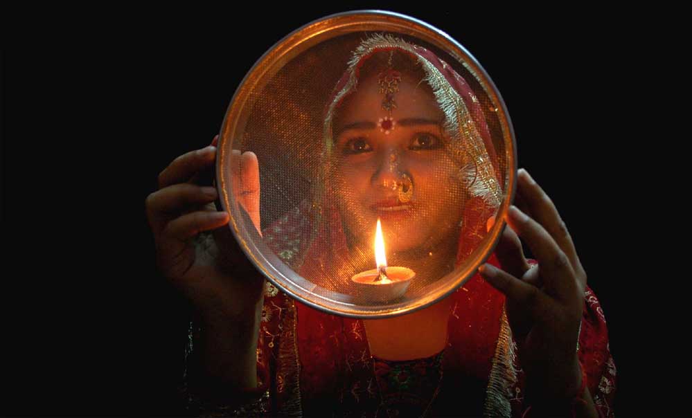 करवा चौथ 2025: 9 या 10 अक्टूबर? जानें पूजा की तिथि, शुभ मुहूर्त और जरूरी सामग्री करवा चौथ 2025: 9 या 10 अक्टूबर? जानें पूजा की तिथि, शुभ मुहूर्त और जरूरी सामग्री