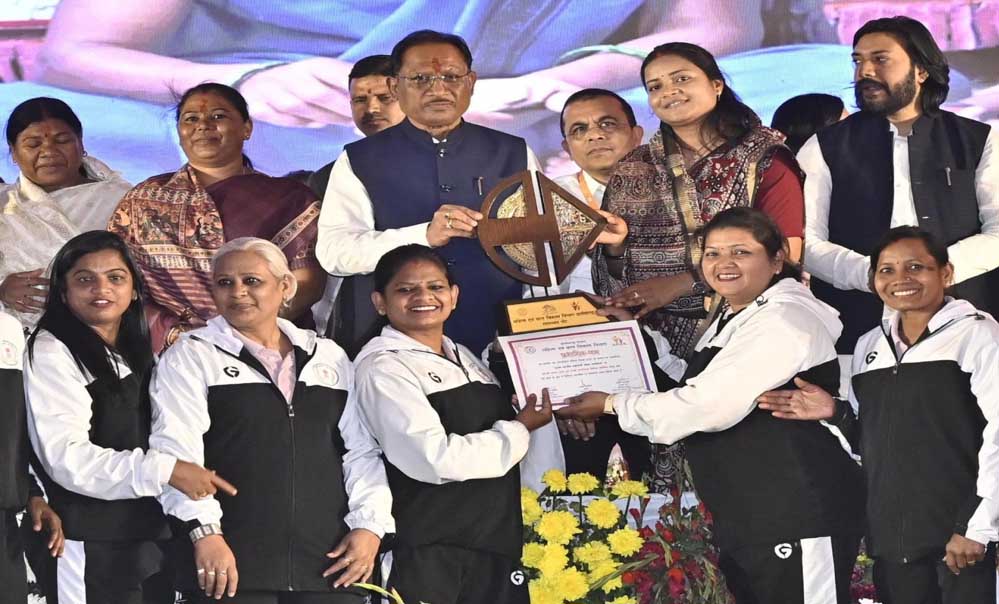 रायपुर : विशेष लेख :महतारियों के सशक्तिकरण में छत्तीसगढ़ सरकार ने कायम की मिसाल रायपुर : विशेष लेख :महतारियों के सशक्तिकरण में छत्तीसगढ़ सरकार ने कायम की मिसाल