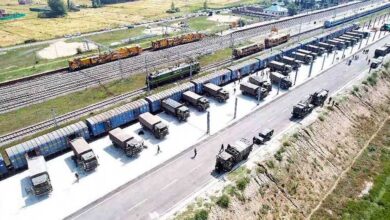 कश्मीर पहुंची भारतीय सेना की पहली मालगाड़ी, लौटते वक्त सेब लेकर आएगी घाटी की मिठास कश्मीर पहुंची भारतीय सेना की पहली मालगाड़ी, लौटते वक्त सेब लेकर आएगी घाटी की मिठास