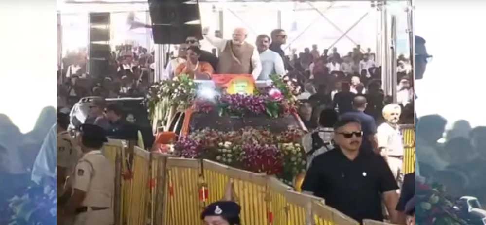 धार में पीएम मोदी का भव्य स्वागत, खुली जीप से पहुंचे कार्यक्रम स्थल