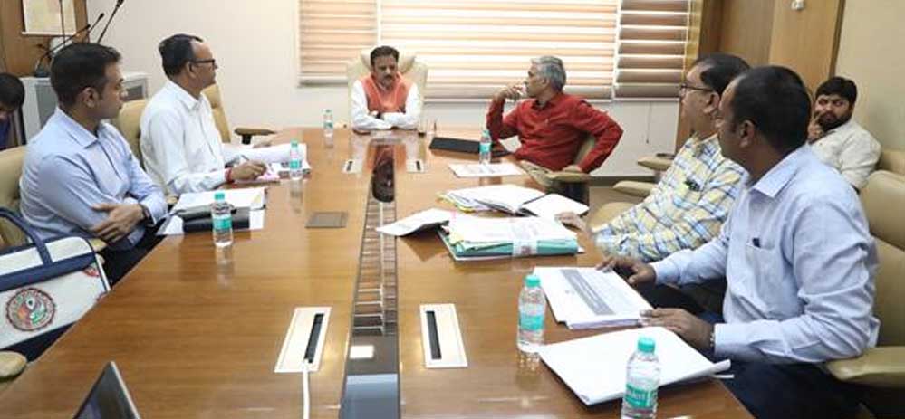 उप मुख्यमंत्री शुक्ल ने रीवा में पुनर्घनत्वीकरण योजना के कार्यों की समीक्षा की