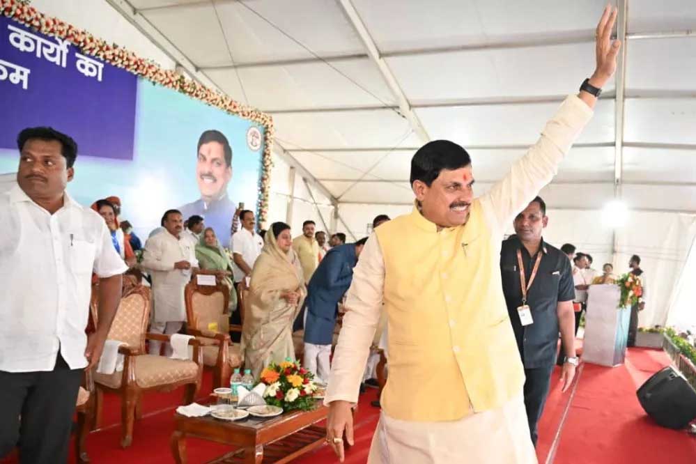 जबलपुर में CM मोहन यादव का संदेश: “आदिवासी हिंदू हैं”, स्वच्छता अभियान में किया श्रमदान जबलपुर में CM मोहन यादव का संदेश: “आदिवासी हिंदू हैं”, स्वच्छता अभियान में किया श्रमदान