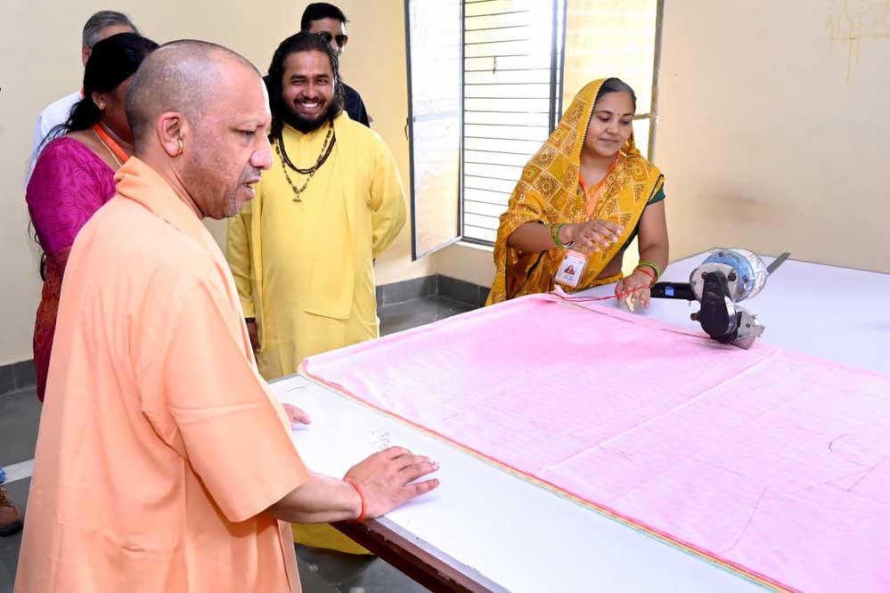 पंडित दीन दयाल जी के मंत्र में असंभव को संभव बनाने की शक्ति : योगी आदित्यनाथ पंडित दीन दयाल जी के मंत्र में असंभव को संभव बनाने की शक्ति : योगी आदित्यनाथ