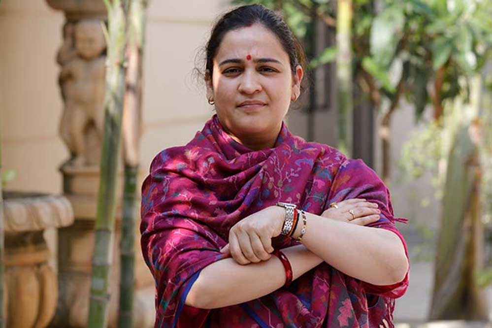 जमीन घोटाले में अपर्णा यादव की मां समेत 5 पर FIR, लखनऊ पुलिस की बड़ी कार्रवाई