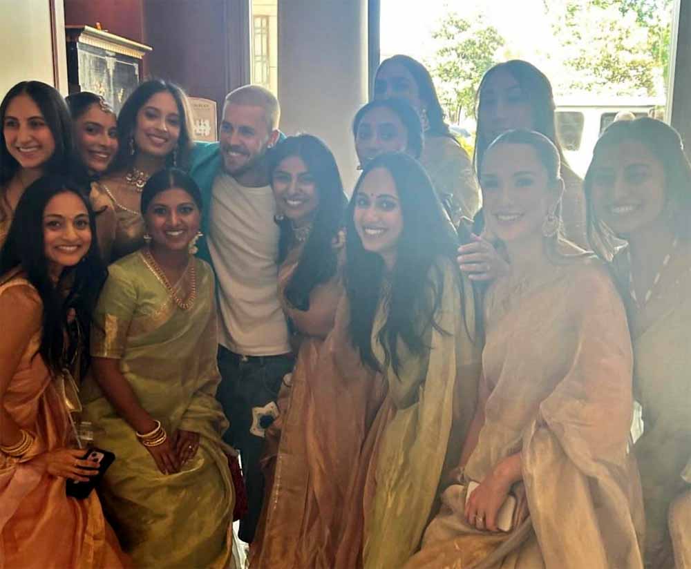 जस्टिन बीबर ने भारतीय शादी में किया सरप्राइज, दुल्हन बोली- अब वेडिंग नहीं कर पाऊंगी जस्टिन बीबर ने भारतीय शादी में किया सरप्राइज, दुल्हन बोली- अब वेडिंग नहीं कर पाऊंगी
