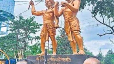 हजारीबाग में हुआ बड़ा विवाद, शहीद नीलांबर-पीतांबर की प्रतिमा तोड़ी हजारीबाग में हुआ बड़ा विवाद, शहीद नीलांबर-पीतांबर की प्रतिमा तोड़ी