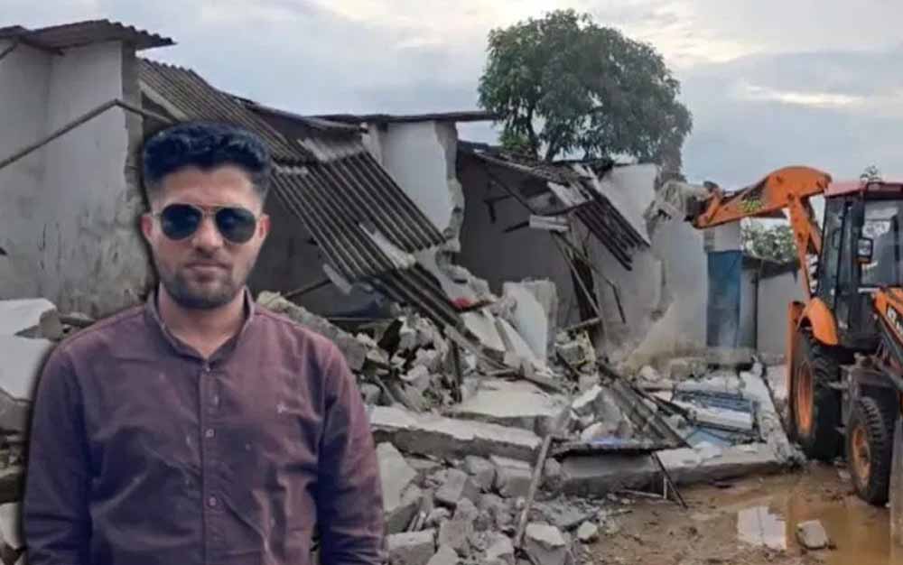 पत्रकार मुकेश चंद्रकार हत्याकांड में कड़ा एक्शन, प्रशासन ने आरोपित ठिकानों पर चलवाया बुलडोजर पत्रकार मुकेश चंद्रकार हत्याकांड में कड़ा एक्शन, प्रशासन ने आरोपित ठिकानों पर चलवाया बुलडोजर