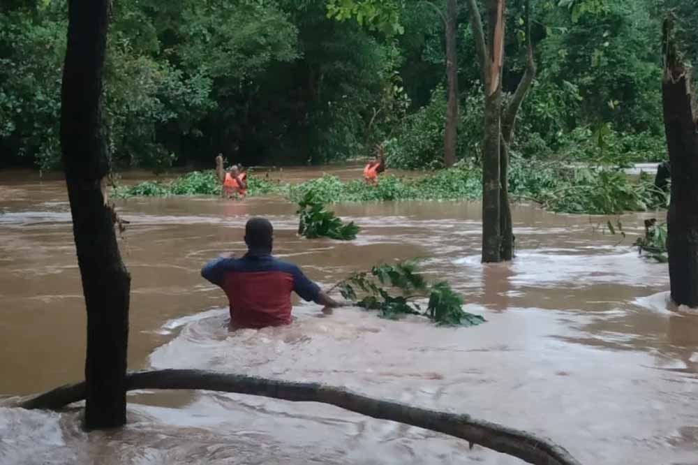बस्तर-दंतेवाड़ा में बाढ़ का कहर: सीएम साय ने गृहमंत्री शाह को दी स्थिति की जानकारी