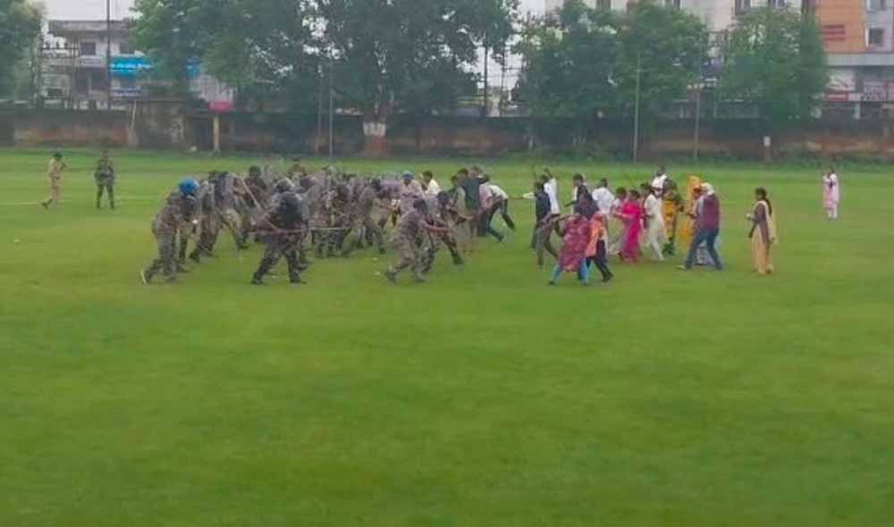 दुर्गा पूजा 2025: धनबाद  पुलिस अलर्ट, सुरक्षा व्यवस्था को परखने मॉक ड्रिल आयोजित
