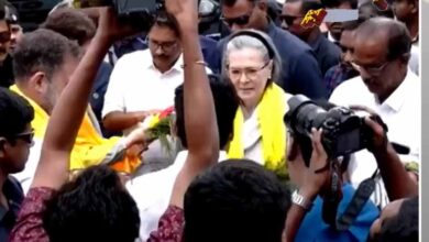 श्री नारायण गुरु समाधि कार्यक्रम में पहुंचे राहुल-प्रियंका-सोनिया, कहा- इंसानों के प्रति करुणा जरूरी श्री नारायण गुरु समाधि कार्यक्रम में पहुंचे राहुल-प्रियंका-सोनिया, कहा- इंसानों के प्रति करुणा जरूरी