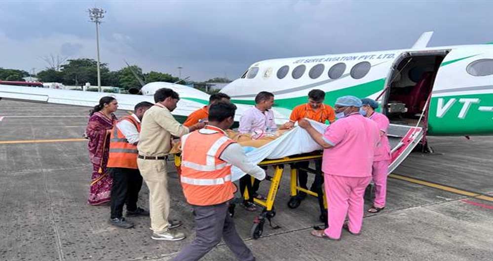 मुख्यमंत्री डॉ. यादव की मानवीय संवेदना: सड़क हादसे में घायल संस्कृति वर्मा को उच्च स्तरीय उपचार के लिये एयरलिफ्ट कर इंदौर से मुंबई भेजा मुख्यमंत्री डॉ. यादव की मानवीय संवेदना: सड़क हादसे में घायल संस्कृति वर्मा को उच्च स्तरीय उपचार के लिये एयरलिफ्ट कर इंदौर से मुंबई भेजा