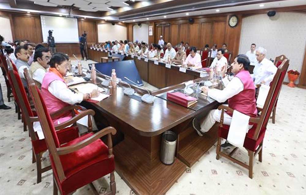 मंत्रि-परिषद ने सार्वजनिक निजी भागीदारी से हैलीकॉप्टर सेवा संचालन की दी स्वीकृति मंत्रि-परिषद ने सार्वजनिक निजी भागीदारी से हैलीकॉप्टर सेवा संचालन की दी स्वीकृति
