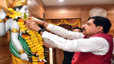 मुख्यमंत्री डॉ. यादव ने भगवान धन्वंतरि की प्रतिमा पर किया माल्यार्पण