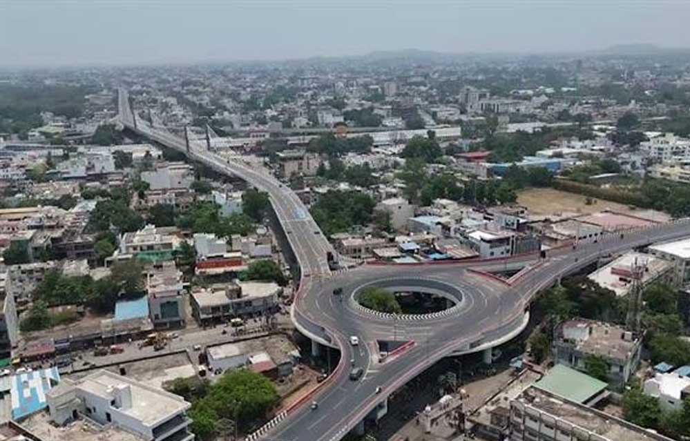 प्रदेश के सबसे लंबे ब्रिज पर अब सख्ती, हाईकोर्ट के आदेश पर लगेगा पहरा; अधिवक्ता अलका सिंह की याचिका पर सुनवाई प्रदेश के सबसे लंबे ब्रिज पर अब सख्ती, हाईकोर्ट के आदेश पर लगेगा पहरा; अधिवक्ता अलका सिंह की याचिका पर सुनवाई