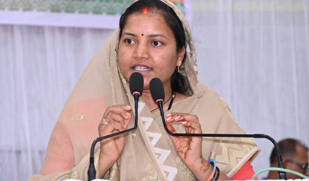 रायपुर : मंत्री मती लक्ष्मी राजवाड़े के मुख्य आतिथ्य में सेवा पखवाड़ा के तहत दिव्यांगजनों एवं वरिष्ठजनों का सम्मान