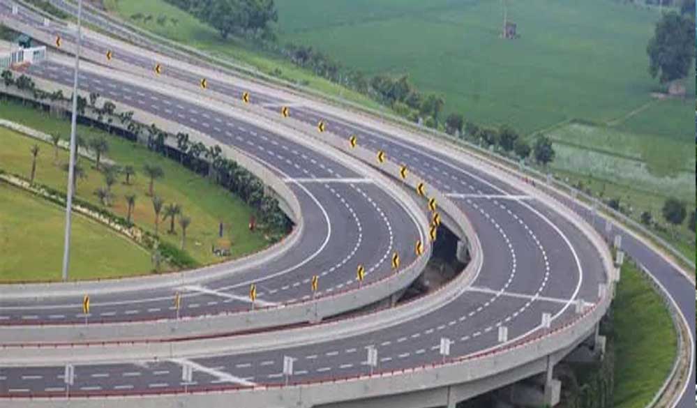 यमुना एक्सप्रेसवे बना रियल एस्टेट का हॉटस्पॉट, 5 साल में प्लॉट्स के दामों में 500% तक उछाल यमुना एक्सप्रेसवे बना रियल एस्टेट का हॉटस्पॉट, 5 साल में प्लॉट्स के दामों में 500% तक उछाल