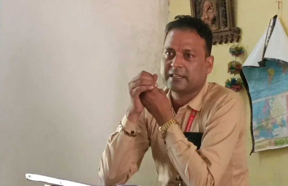 मंडला में रिश्वतखोर अधिकारी गिरफ्तार, प्रिंसिपल से 60 हजार की रिश्वत लेते पत्नी के साथ पकड़ा गया मंडला में रिश्वतखोर अधिकारी गिरफ्तार, प्रिंसिपल से 60 हजार की रिश्वत लेते पत्नी के साथ पकड़ा गया