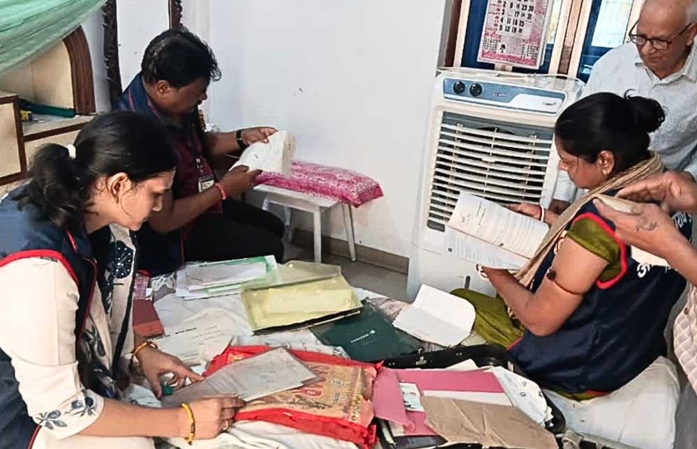 बिहार इंजीनियर की छापेमारी में हुआ बड़ा खुलासा, अवैध संपत्ति में मॉल और फ्लैट शामिल बिहार इंजीनियर की छापेमारी में हुआ बड़ा खुलासा, अवैध संपत्ति में मॉल और फ्लैट शामिल