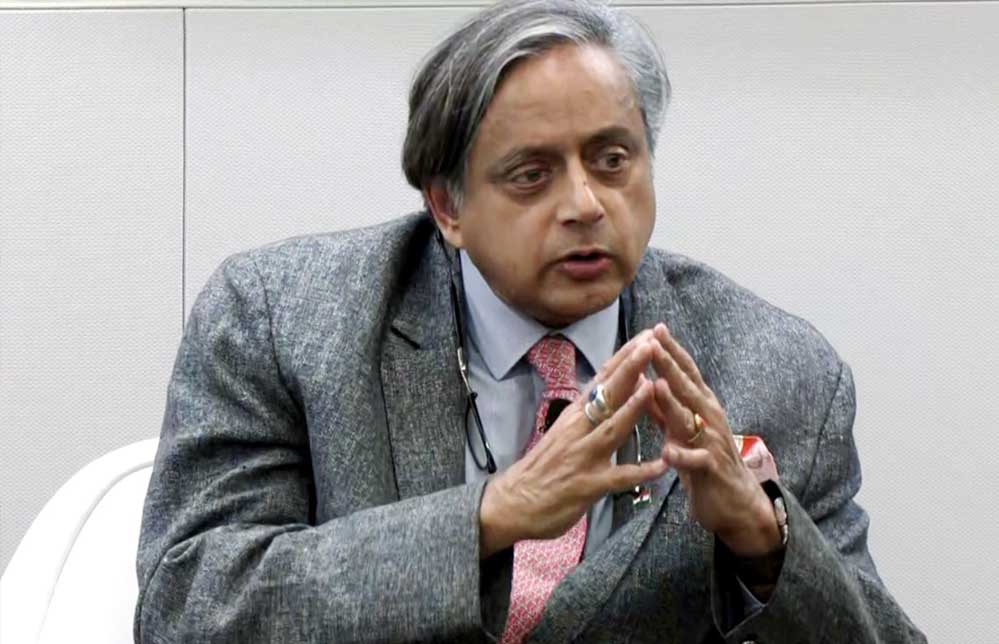 करगिल के दौरान भी था हैंडशेक, थरूर ने टीम इंडिया को दी समझदारी की नसीहत करगिल के दौरान भी था हैंडशेक, थरूर ने टीम इंडिया को दी समझदारी की नसीहत