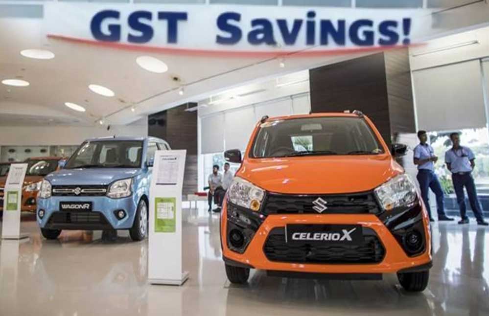 सिर्फ ₹1,999 EMI में कार! बाइक छोड़ Maruti की कारें खरीद रहे लोग, 80,000 यूनिट्स बिकीं