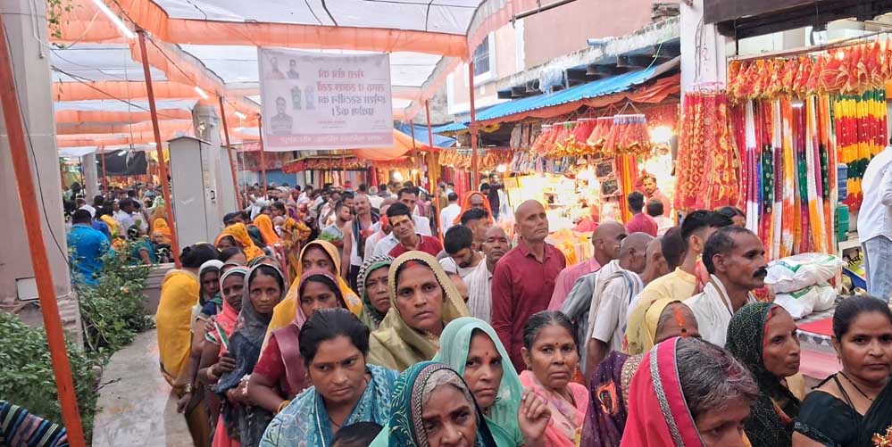 योगी सरकार में सनातन का महापर्व नवरात्रि बना आस्था और विकास का संगम, यूपी के देवी मंदिरों में उमड़ रहे लाखों श्रद्धालु योगी सरकार में सनातन का महापर्व नवरात्रि बना आस्था और विकास का संगम, यूपी के देवी मंदिरों में उमड़ रहे लाखों श्रद्धालु