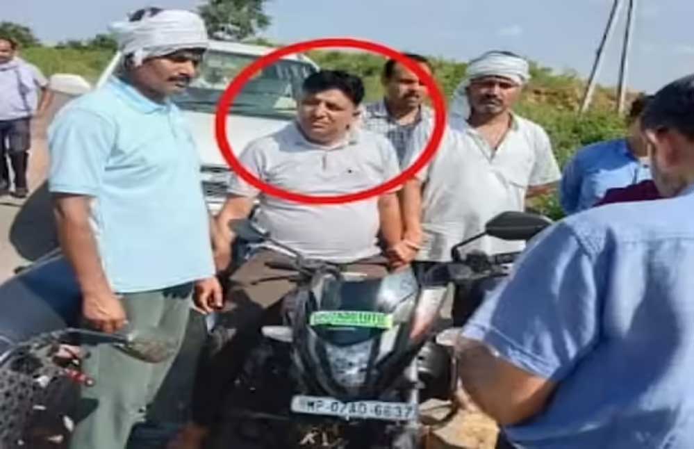 शिवपुरी में लोकायुक्त की कार्रवाई, फॉरेस्ट गॉर्ड रिश्वत लेते गिरफ्तार शिवपुरी में लोकायुक्त की कार्रवाई, फॉरेस्ट गॉर्ड रिश्वत लेते गिरफ्तार