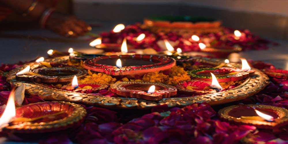 इस बार दिवाली 20 या 21 अक्टूबर? पंचांग में उलझन, विद्वानों ने पूजा के लिए 20 तारीख को बताया उपयुक्त इस बार दिवाली 20 या 21 अक्टूबर? पंचांग में उलझन, विद्वानों ने पूजा के लिए 20 तारीख को बताया उपयुक्त