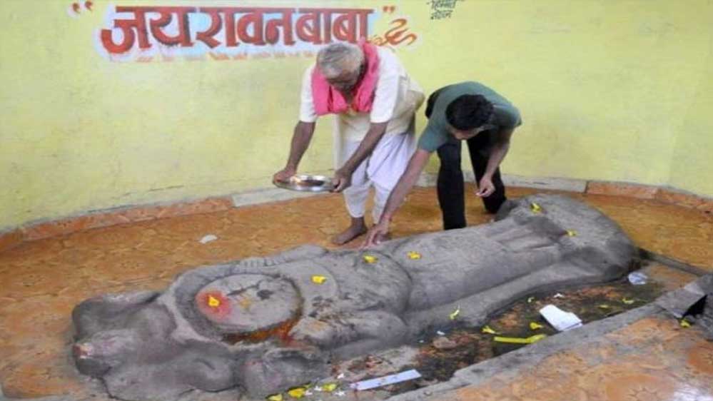 नटेरन में रावण पूजा का अनोखा आयोजन, दशहरा पर राम-रावण सेना के बीच पत्थर युद्ध होगा