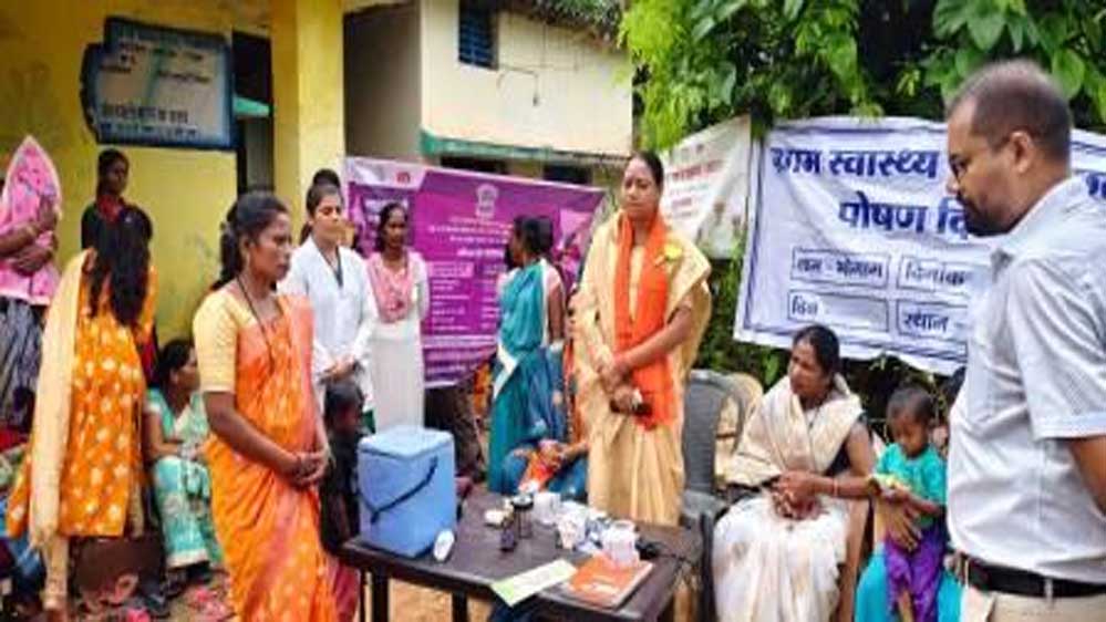जगदलपुर : कलेक्टोरेट में स्वस्थ नारी-सशक्त परिवार अभियान के तहत स्वास्थ्य जांच शिविर का आयोजन