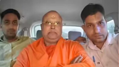 ‘मां-बाप’ की पहचान भी झूठी! स्वामी चैतन्यानंद की असली कहानी आई सामने ‘मां-बाप’ की पहचान भी झूठी! स्वामी चैतन्यानंद की असली कहानी आई सामने