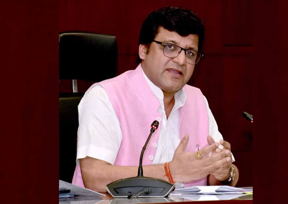 आबकारी मंत्री नितिन अग्रवाल ने जिला आबकारी अधिकारी, महोबा को किया निलंबित