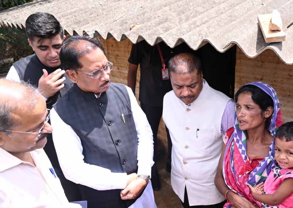 रायपुर : प्रशासन की तत्परता: बाढ़ प्रभावितों को मिला राशन रायपुर : प्रशासन की तत्परता: बाढ़ प्रभावितों को मिला राशन