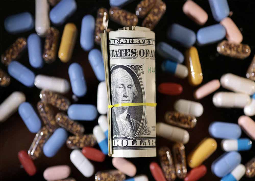 ट्रंप की तैयारी: दवाओं पर 200% टैरिफ, अमेरिकियों की सेहत पर खतरा, भारत पर असर