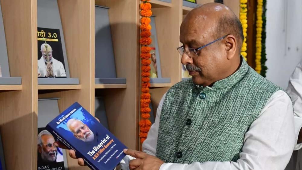 दिल्ली विधानसभा में पीएम पर किताबों की गैलरी का शुभारंभ, देशभर से जुटीं विविध भाषाओं की पुस्तकें